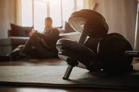 女生在校内打篮球技法惊人，男同学现场沸腾被实力圈粉